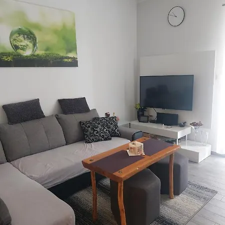Apartman Katarina شقة *