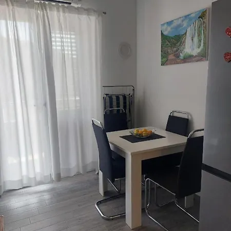 Apartman Katarina شقة *