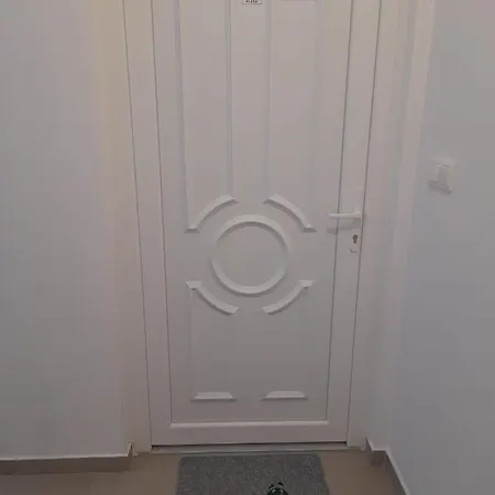 Apartman Katarina شقة